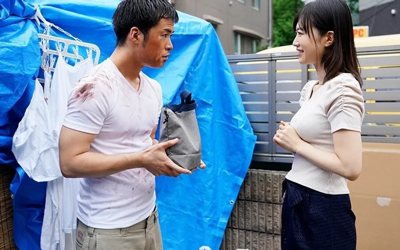 Bà xã trẻ tốt bụng và anh ccặc vô gia cư may mắn