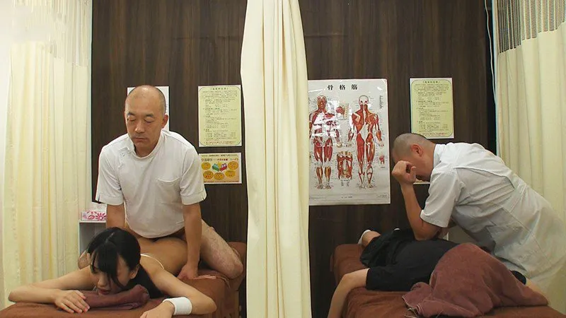 Dẫn em ghệ đi mát-xa rồi bị xxx cạnh bên mà không hề hay biết