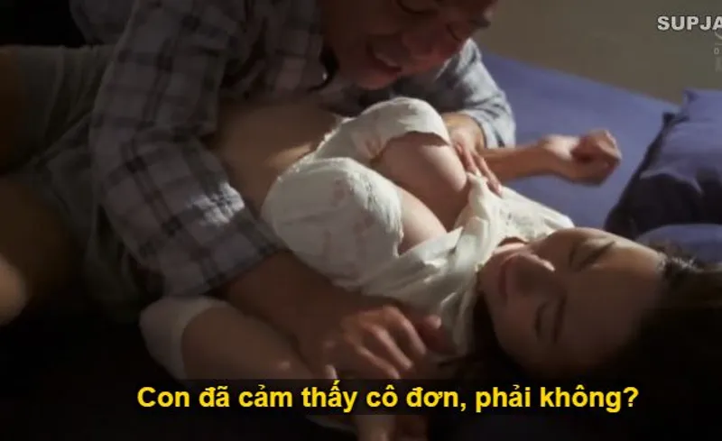Nhìn con trai mải miết lao đầu vào việc khiến vợ nó cô quạnh lẻ loi, bố chồng liều lĩnh đè ra làm tình với con dâu.