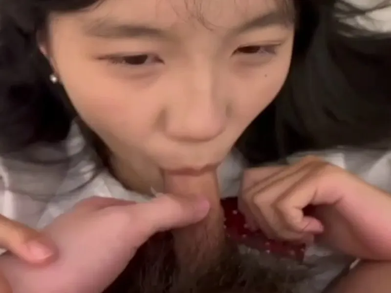 Em loli dễ thương liếm củ khoải biến em thành con em đào dam dang p2